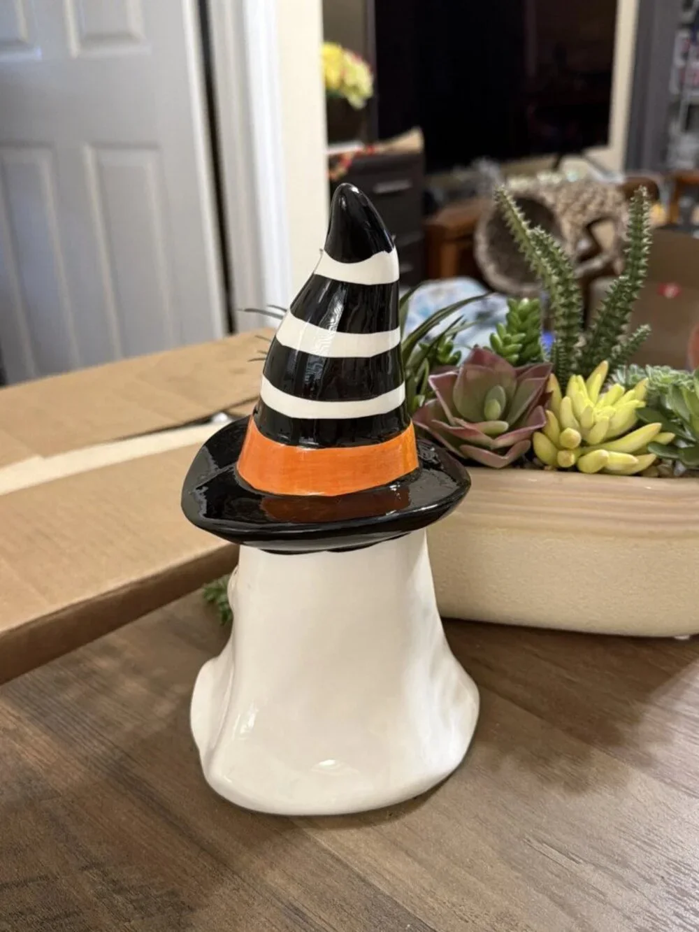 Halloween Ceramic Ghost Wearing A Witch Hat & Carrying A Pumpkin Treat Bag - NEW
